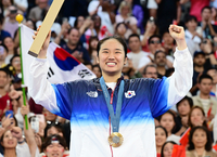 [포토]금메달 목에 건 안세영