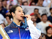 [포토]안세영, 금메달 앙!