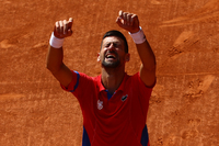 ‘테니스 황제’ 조코비치, 꿈에 그리던 금메달 품었다…커리어 골든 그랜드슬램 달성 [파리2024]