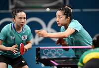 [포토]서브 넣는 신유빈