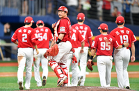 [포토] ‘친정 선수들 향하는’ 이지영의 시선