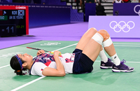 [포토]안세영, 코트에 누워...