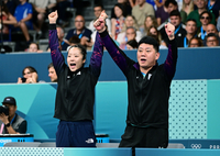 [포토]신유빈-오광헌 감독, 득점이다!