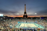 에펠탑 앞에서의 비치발리볼, 이 낭만적인 기획은 ‘사기’다[정다워의 미드섬머인파리]