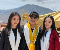 액션스타 이연걸, 사망설 딛고 두 딸과 건강한 근황 “티베트 성지순례 다녀와”