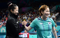 [포토]이은혜의 승리에 하이파이브 나누는 신유빈