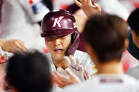 [포토] ‘7회말 추격 2점홈런’ 김건희