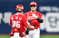 [포토] ‘8회초 2루타로 찬스 만든’ 추신수