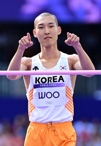 ‘스마일 점퍼’ 우상혁 예선서 ‘스마일~’ 2ｍ27 가볍게 넘고 결선 진출![SS파리in]