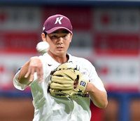 [포토] ‘이지영 번트 처리하는’ 김동욱