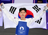 금메달 땄지만 세리머니보다 다친 상대 위로 먼저…최선 다한 박태준의 성숙한 배려[SS파리in]