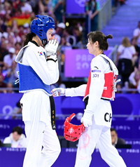 [포토]태권도 김유진, 세계 1위 꺾고 은메달 확보