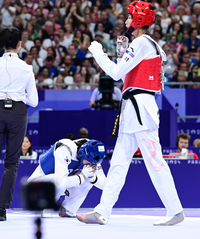 [포토]결승 진출에 기뻐하는 김유진