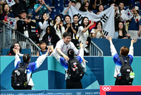 [포토]여자 탁구 단체 동메달에 기뻐하는 유승민 회장