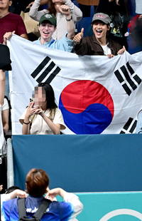 [포토]이동욱-민호, 여자 탁구 은메달에 엄지 척!