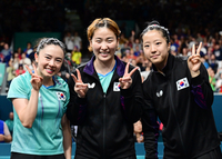 [포토]동메달 여자 탁구 대표팀, 활짝 웃으며 V