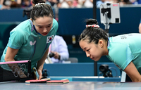 [포토]전지희-신유빈, 상대팀 라켓을 유심히...