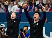 [포토]환호하는 신유빈-오광헌 감독