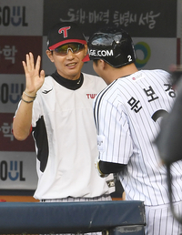 “점수 내자고 계속 화이팅” 4번 타자 문보경 번트 돌아본 염경엽 감독 [SS잠실in]