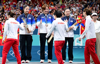 [포토]중국 선수들과 인사 나누는 신유빈-이은혜-전지희