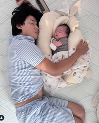 “내가 남편을 낳았지, 뭐” 이지훈, 붕어빵 딸과 잠든 모습도 복붙