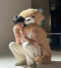 애착곰 업은 송건희 “건희 좋아” 첫 팬미팅 깜짝 생일파티에 뭉클