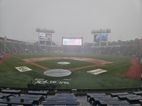 30분 기습 폭우→수영장 된 잠실…KBO 롯데-두산전 우천 취소, 선발 김진욱-발라조빅 그대로 [SS잠실in]