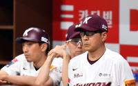[포토]‘윤하가 잘 버텨줘야’ 홍원기 감독