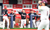 [포토]‘8회초 볼넷-도루-득점까지’ 김도영