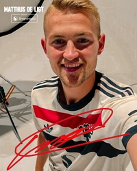 민재 옆 떠나 ‘스승’ 텐 하흐 품으로…더 리흐트·마즈라위, 등 번호 3·4번 달고 맨유로 이적