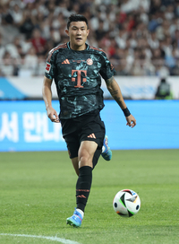 궁합 안 맞던 ‘투헬 감정기’ 때와 다르다, 수비의 중심으로 거듭난 김민재…콩파니 체제에서 부활 예감