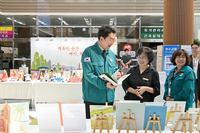 원강수 원주시장, 패랭이꽃 그림책 버스 전시회 참석