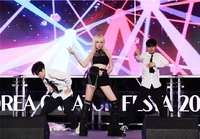 ‘200만 유튜버’ 스텔라김, ‘핑크공주’서 걸크러쉬 아이돌로 ‘깜짝’ 데뷔…어린이부터 어른까지 ‘저장’