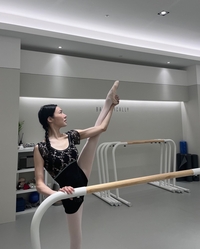 티파니, 발레로 남다른 유연성 뽐냈다…데펠로페 자세 ‘눈길’