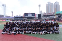 “반대는 없었어요”…시즌 중 휴식일 빼서 꿈나무 만난 KBO 10구단 선수들 [SS 시선집중]