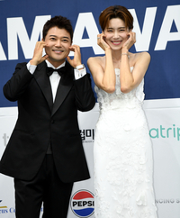 [포토] MC 전현무, 장도연 ‘깜찍한 볼하트’