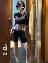 카라 강지영, 레깅스 입고 복근 인증...호텔에서 즐기는 여유