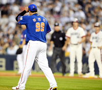 [포토] 제러드 사구에 사과하는 류현진