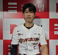 ‘新고척의 왕’은 송성문…홈경기서 ‘홈런 11개·타율 0.395’ [SS 시선집중]