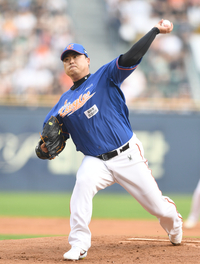 [포토] 류현진 ‘두산전 스윕을 위하여’