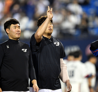 [포토] 8승 거둔 류현진 ‘나 잘했지?’