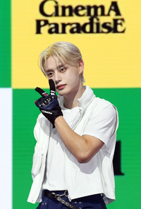 [포토]제로베이스원 김지웅, 컴백했어요!