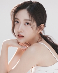 문가영, 산문집 ‘파타’ 수익금 1억 기부