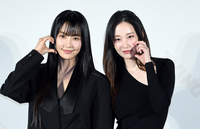 [포토]하트 만들어 보이는 정유미-전종서