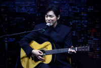 [포토] 조정석, 신인가수로 인사드립니다