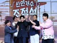 [포토] ‘신인가수 조정석’을 위해 뭉쳤다