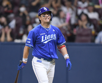 [포토] 강민호, 얼굴에 나타난 아쉬움