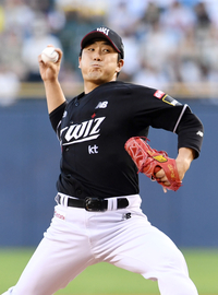 [포토]역투하는 KT 선발 조이현