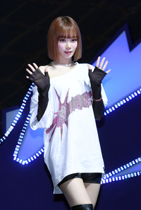 [포토]르세라핌 김채원, 컴백했어요!