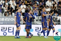 ‘미쳐버린’ 동해안 더비 9골 난타전, 승자는 울산…인천도 강등권 탈출